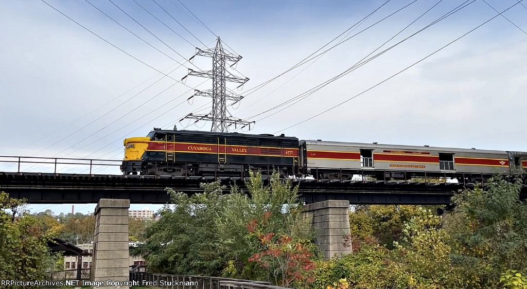 CVSR 6777 has a large pantograph.